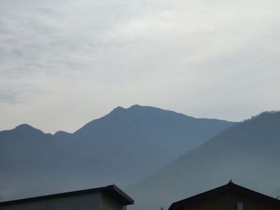 今朝の駒ケ岳の風景 ～ この時期にしてはあたたかいです - 富士フィルム FinePix F10